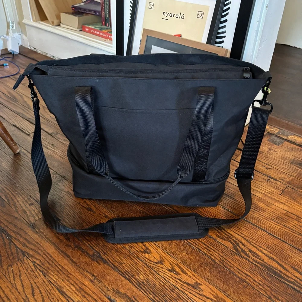 Lo and Sons | Catalina Deluxe Tote in Onyx - Picture 4 of 6